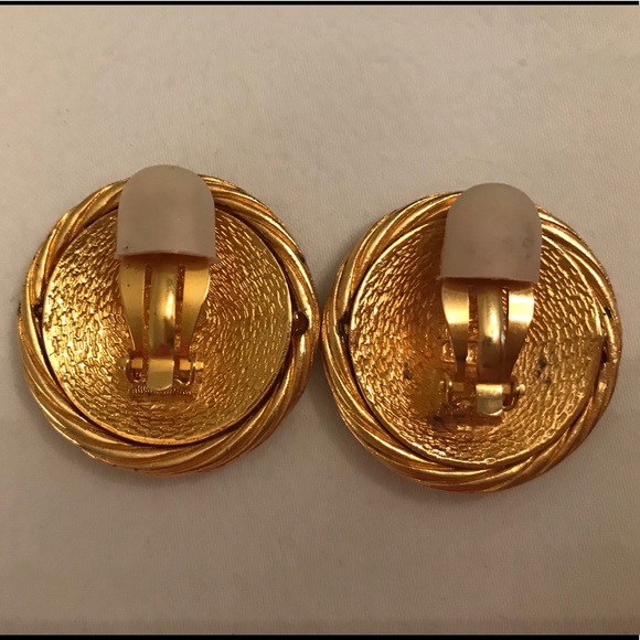 CHANEL CC Earrings - Picture 6 of 6